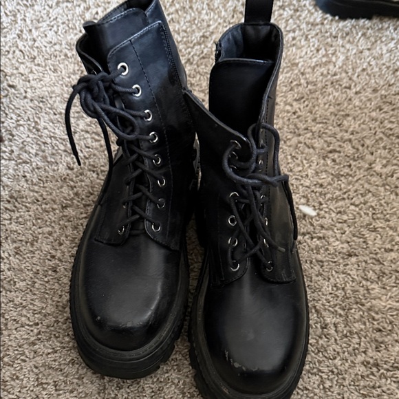 unbranded Shoes - Black Combat lace up with side zipper Boots